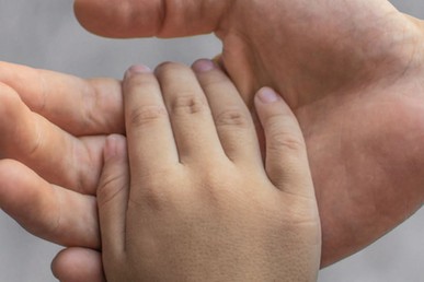 Kinder stärken durch die (Groß-)Eltern-Kind-Massage